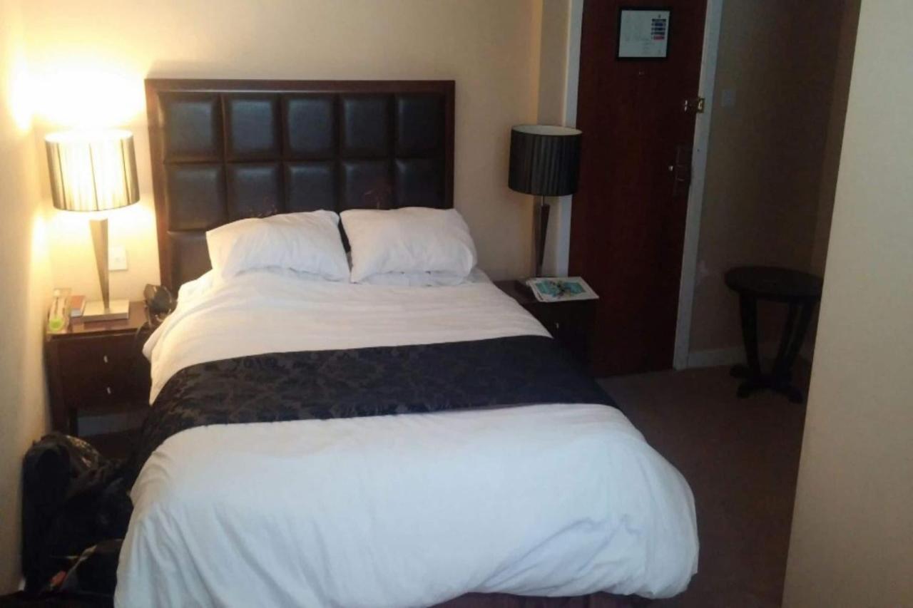 Oyo Clayton Lodge Newcastle-under-Lyme Eksteriør bilde