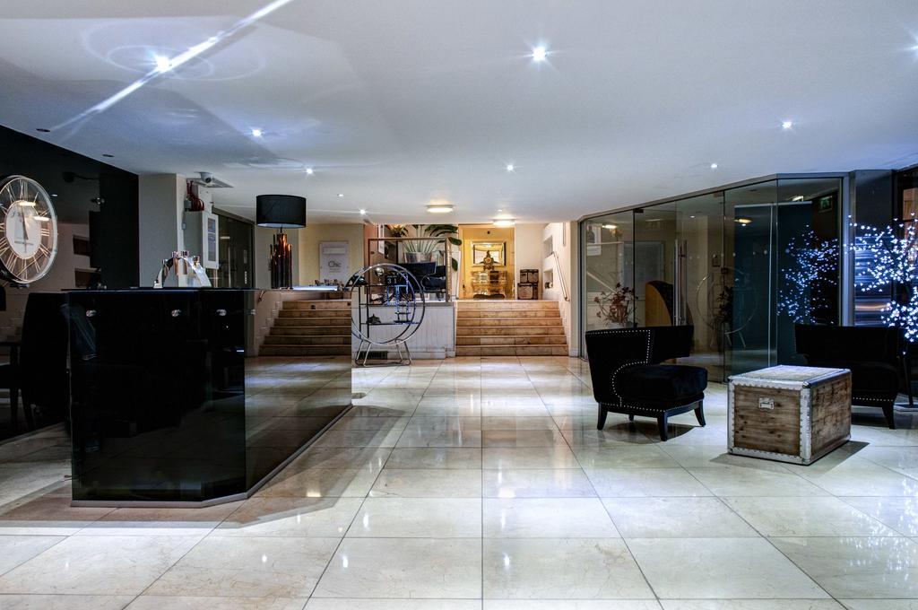 Oyo Clayton Lodge Newcastle-under-Lyme Eksteriør bilde